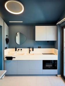 Blue cozy apartment in city center