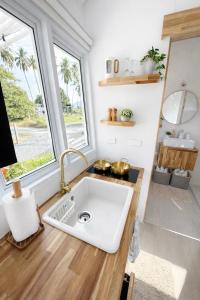 Lipa Noi Tiny House by the Beach with Bike Rental