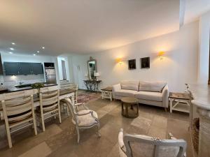 B003 Superbe 2 chambres centre Cannes