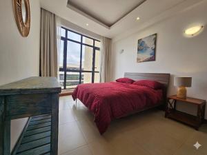 Stunning Central Apartment with Pool & gym