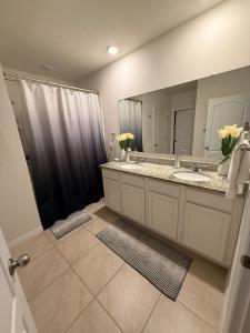 Spacious 4BR Near Lake Nona 30 Min to MCO