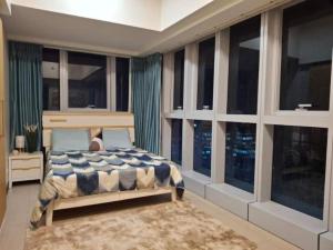 Spacious City Living at Uptown Parksuites