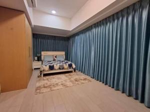 Spacious City Living at Uptown Parksuites
