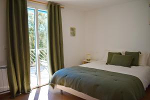 Casa Pozzu, 3 bedrooms, private beach, Bonifacio