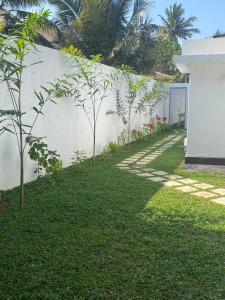 Villa Amaara - 5 Bedrooms, large pool, exclusive private property in Kalutara North - 100 metres from beach - Pro-rata Rates