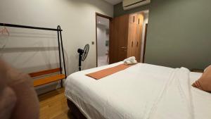 Luxury three bedroom apartment by Sky Suite