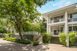Aqua Luxury Premier Villa Beachfront Private Pool Da Nang Center
