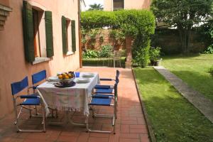CaSciarrin Secret Garden near Santa Lucia Station