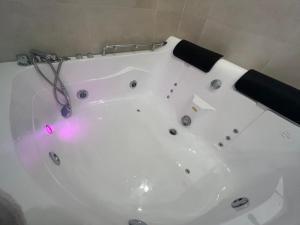 Dpto de Lujo Centrico con Jacuzzi y Balcon Parque de las Aguas
