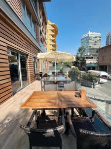 Modern Comfort Steps from Taksim