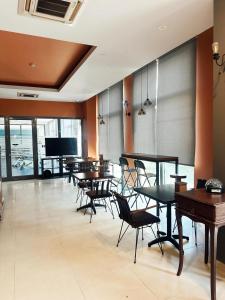 Modern Comfort Steps from Taksim