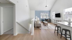 Landing Incredible 1BD Pool Gym