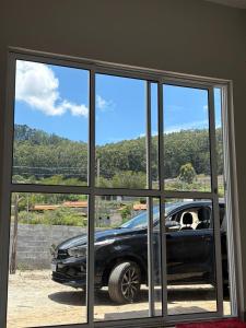 Casa nova em área rural ideal para quem procura tranquilidade fica na Estrada do Pesqueiro a aproximadamente 20 km do centro e do parque de eventos de Extrema mais ou menos a 30 minutos de carro por um acesso todo asfaltado