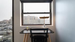 Landing Chic 2BD Rooftop Lounge Yoga Studio