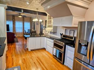 Grand Heritage Home: Steps from Lake Carlsbad