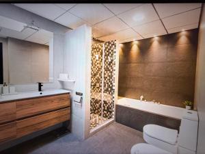 6 BR Luxury with Pool