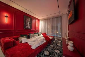 1-Min Walk to Tramway, Central Stay , Parking , Balcony