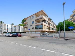 Apartment 50 m from the beach with private parking