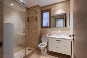 Azure Living 2BR Pool View & golf Prestigia