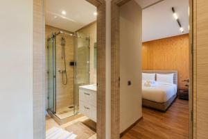 Azure Living 2BR Pool View & golf Prestigia