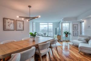 1BR Den Lake Facing Condo with Balcony & Parking