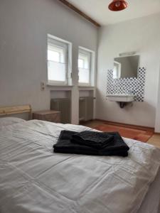 Modernes ruhiges Landhaus bei Kassel - Ganzes Ferienhaus mit 4 Schlafzimmern, Sauna & Garten