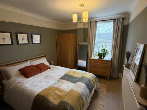 Charming 2-Bed Victorian Flat in Hackney