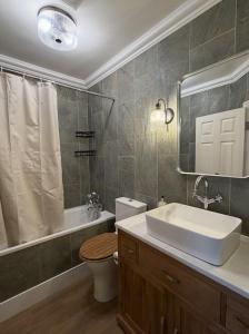 Charming 2-Bed Victorian Flat in Hackney