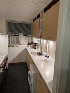 Apartment 2 min from airport 10 min to city