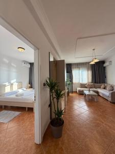 Heming-way Hotel