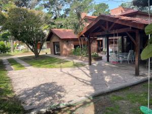 Chalet con minipiscina climatizada en Pinamar norte golf nuevo , Eneas y submarino Santa Fe, muy amplia y cómoda