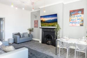 Bright High St Apartment In Heart Of Town Sleeps 6