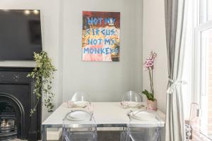 Bright High St Apartment In Heart Of Town Sleeps 6