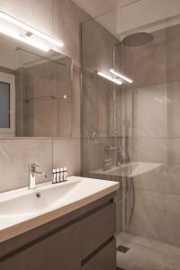 Fix 2bd apartment with Parthenon view