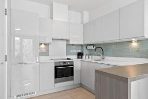 Luxurious 2 Bed apartment in South Dublin, right at Luas, Tram stop