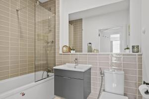 Luxurious 2 Bed apartment in South Dublin, right at Luas, Tram stop