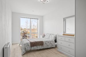 Luxurious 2 Bed apartment in South Dublin, right at Luas, Tram stop