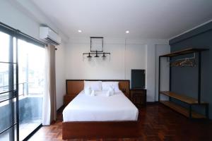 No 9 Hostel and Cafe