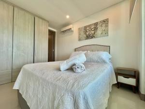 Palmetto Sunset Ocean Front Cartagena Laguito 2903