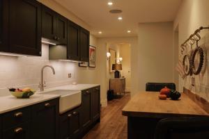 Lovely 3 bed apartment in Notting Hill