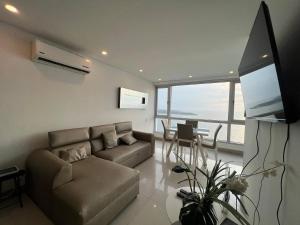 Palmetto Sunset Ocean Front Cartagena Laguito 2904