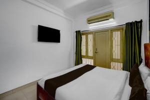 Collection O Irrum Manzil Metro Station Formerly Green Banjara Stay