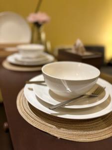 Ashen & Oak Homestay - Knightsbridge Residences