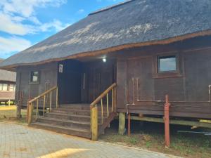 Chobe Lesoma Chalets Hotel