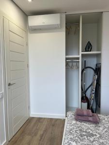 Затишна квартира на проспекті Злуки, 43