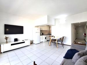 Amazing Pool and Sun, Beach Apartment