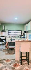 Hermosa habitación matrimonial a 10 min del aeropuerto de Ezeiza con Piscina y Estacionamiento gratis