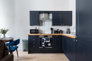 Stylish First Floor Apartment - Sleeps 4