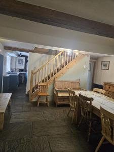 The Holmes Barn - Sleeps 16 - Pet friendly