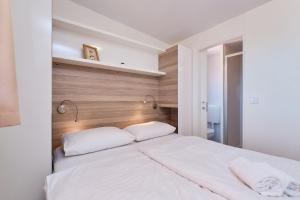 Mobile Homes and Glamping Tents Delta Marine at Campsite Poljana